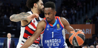 Anadolu Efes evinde kaybetti!