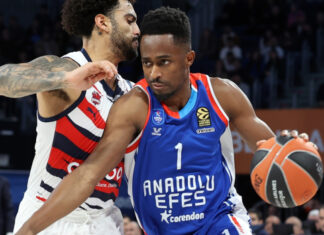 Anadolu Efes evinde kaybetti!