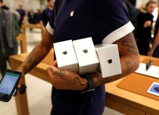 Apple Store’dan 300 iPhone satın aldıktan hemen sonra dövüldü ve soyuldu
