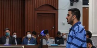 İran’da bir protestocuya verilen idam cezası umuma açık bir alanda infaz edildi.