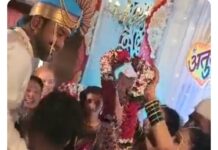 📽️Hindistan’da ikiz kızlar aynı erkekle evlendi.