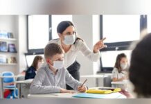 “Toplu ortamlarda, toplu taşımalarda, sınıflarda kesinlikle maske kullanılmalı”