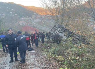 Zonguldak’ta öğrenci servisi devrildi, 1 öğrenci hayatını kaybetti, 19 kişi yaralandı