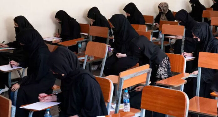 Taliban, Afganistan’da kadınların üniversiteye gitmesini süresiz yasakladı!