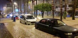 Antalya’da sel ! Ev ve işyerlerini su bastı, otomobiller sürüklendi, 2 ilçede okullar tatil edildi!