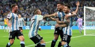Messi’nin hayali sürüyor. Avusturalya’yı yıkan Arjantin çeyrek finalde