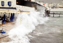 Ev ve işyerlerini su bastı, tekneler kıyıya sürüklendi; Şiddetli yağış ve lodos Bodrum’u vurdu!