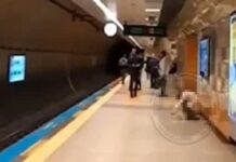 📽️Tam anlamıyla iğrençlik; Metroda, pantolonunu sıyırıp tuvaletini yaptı!