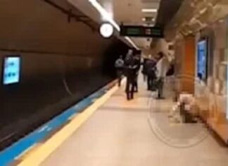 📽️Tam anlamıyla iğrençlik; Metroda, pantolonunu sıyırıp tuvaletini yaptı!