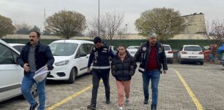 Bir sahte doktor daha! Ambulansla hasta naklederken yakalandı, doktor önlüğü ile gözaltına alındı