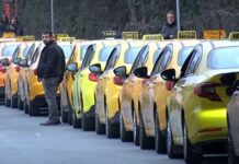 İstanbul’da, taksimetre açılış ücretini 12,65 liraya yükselten yeni tarifenin uygulaması başladı.