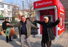 ATM sevinci göbek attırdı!