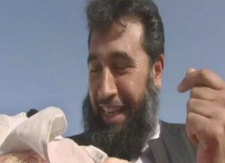 50’li Yaşlarındaki Pakistanlı Doktor 60. Çocuğunun Babası Oldu