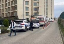 İstanbul Sancaktepe’de bir sitedeki dairede 3 çocuk ile babaları ölü bulundu.