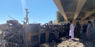 Pakistan’da yolcu otobüsü yandı: En az 44 ölü!