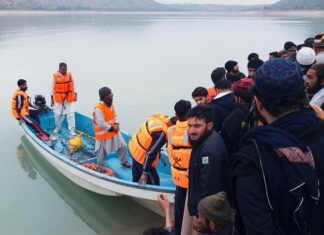 Pakistan: Bot alabora oldu,52 öğrenci hayatını kaybetti