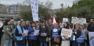 Emekliler meydana indi; ‘Emekli maaşları Meclis’te yeniden değerlendirilsin!’