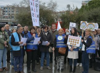 Emekliler meydana indi; ‘Emekli maaşları Meclis’te yeniden değerlendirilsin!’