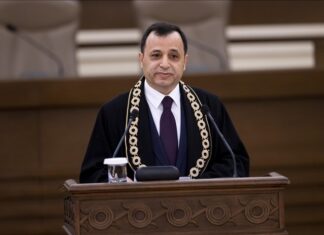 Anayasa Mahkemesi (AYM) başkanlığına Zühtü Arslan üçüncü kez yeniden seçildi.