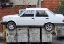 İstenmeyen park otomobilin çöpe atılmasıyla sonuçlandı!