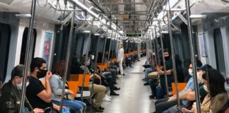 İstanbul’da metro seferlerinin saati uzatıldı.