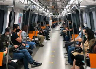 İstanbul’da metro seferlerinin saati uzatıldı.