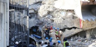 Deprem, bölgede sağlık kuruluşlarından okul ve öğrenci yurtlarına kamuyu da yıkıp geçti.