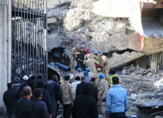 Deprem, bölgede sağlık kuruluşlarından okul ve öğrenci yurtlarına kamuyu da yıkıp geçti.