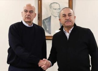 Yunanistan Dışişleri Bakanı Nikos Dendias, depremlerden etkilenen Adana’ya geldi.