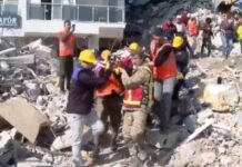 296. Saat mucizesi: Enkazdan biri çocuk 3 kişi sağ olarak çıkartıldı!