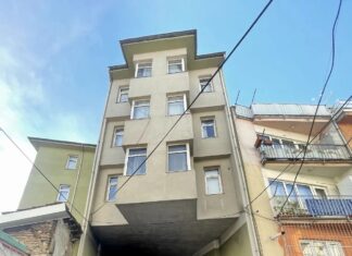 Bu da içinden sokak geçen apartman!