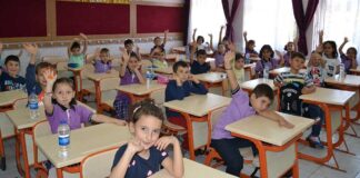 10 il dışında MEB okulları açıldı.