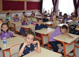 10 il dışında MEB okulları açıldı.