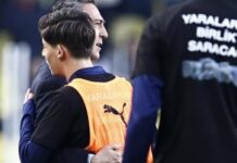 Ali Koç, Arda Güler’in doğum gününü sahaya inerek tebrik etti!