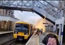 📽️ İngiltere’de yanan yolcu treni ve yolcuların panik halinde kaçmaları…