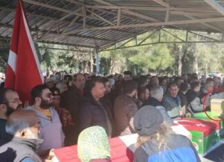 Dört kişilik aile depremde hayatını kaybetmişti. Cenaze törenindeki kutunun sırrı anlaşıldı