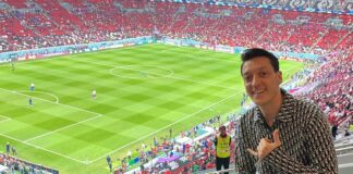 Mesut Özil futbolu bıraktı!