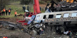 Yunanistan’da en az 40 kişinin öldüğü tren kazasının ardından Ulaştırma Bakanı Karamanlis istifa etti