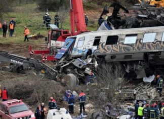 Yunanistan’da en az 40 kişinin öldüğü tren kazasının ardından Ulaştırma Bakanı Karamanlis istifa etti
