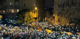 8 Mart Feminist Gece Yürüyüşü’nde Taksim’ de toplanan kadınlara polis müdahale etti; gözaltılar var.