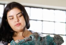 ‘Gökten taş yağacak’ deyiminin başka bir versiyonu: Plastikten oluşan kayalara rastlandı !