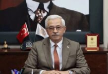 CHP’li Balıkesir Erdek Belediye Başkanı Burhan Karışık, uğradığı bıçaklı saldırıda bacağından yaralandı.