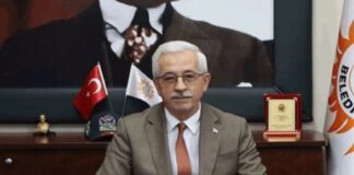 CHP’li Balıkesir Erdek Belediye Başkanı Burhan Karışık, uğradığı bıçaklı saldırıda bacağından yaralandı.