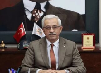 CHP’li Balıkesir Erdek Belediye Başkanı Burhan Karışık, uğradığı bıçaklı saldırıda bacağından yaralandı.