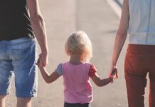 Hollanda’da önümüzdeki yıldan itibaren bebekler her iki ebeveynin soyadını taşıyabilecek.