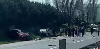 İstanbul Silivri’de TEM Otoyolu’nda zincirleme kaza meydana geldi. Kazada 5 kişi hayatını kaybettiği, 3 kişinin yaralandığı bildirildi.