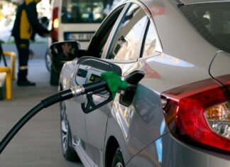 İndirim bekleniyordu arttı ; Benzine 80 kuruş zam!