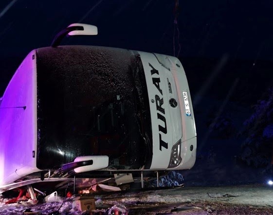 Erzincan’da otobüs kazası ölü ve yaralılar var