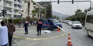 Depremden kurtulmuşlardı, kazada hayatlarını kaybettiler. Alanya’da trafik kazası; 3 ölü.