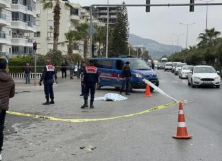Depremden kurtulmuşlardı, kazada hayatlarını kaybettiler. Alanya’da trafik kazası; 3 ölü.